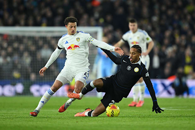 ฌอาว เปโดรในการเคลื่อนไหวเมื่อเจอลีดส์