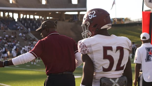 Coach Cris Dishman on the sidelines of the Texas Southern at Rice Game