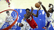 Hay quienes no descartan que Lakers y 76ers acuerden un pacto por Joel Embiid