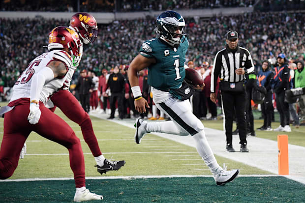 Jalen Hurts runs it in for a touchdown