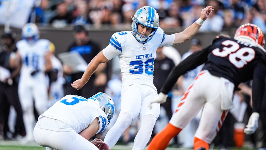 Detroit Lions kicker Jake Bates (39) attempts a an extra point against Cincinnati Bengals during the second half at Paycor Stadium in Cincinnati on Sunday, Oct. 5, 2025.