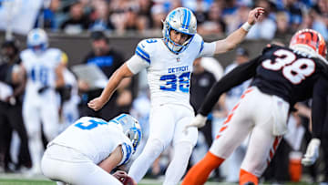 Detroit Lions kicker Jake Bates (39) attempts a an extra point against Cincinnati Bengals during the second half at Paycor Stadium in Cincinnati on Sunday, Oct. 5, 2025.