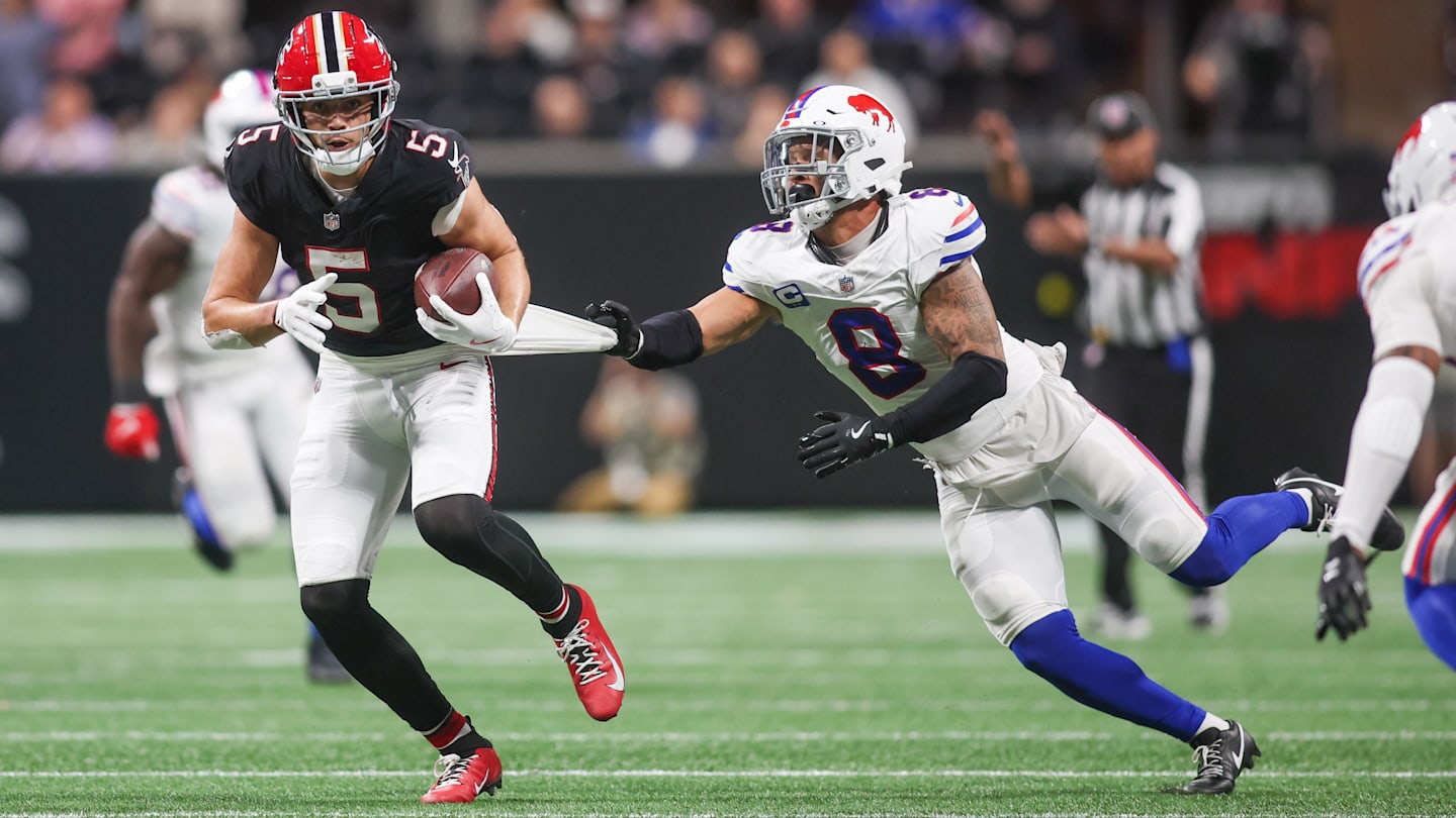 Bills players drop like flies all around in first half vs. Falcons