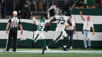 New York Jets wide receiver Xavier Gipson (82) returns a punt for a touchdown in overtime, defeating