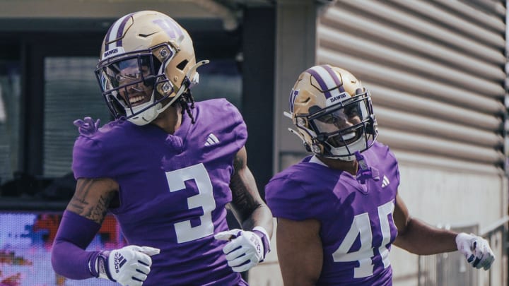 Jordan Shaw (3) runs through a DB drill with Anay Nagarajan (40). 