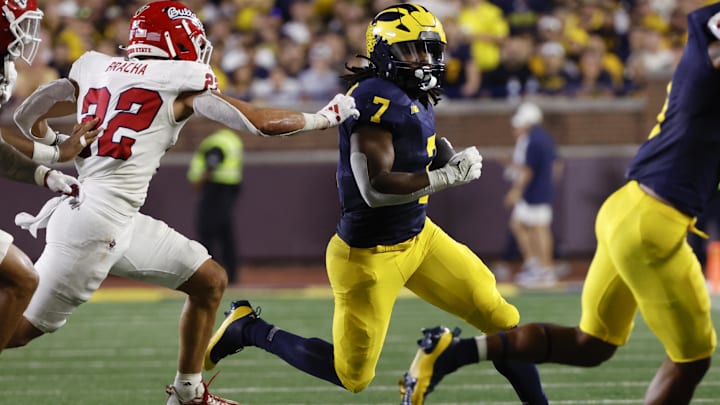 Aug 31, 2024; Ann Arbor, Michigan, USA;  Michigan Wolverines running back Donovan Edwards (7) runs the ball against the Fresno State Bulldogs in the first half at Michigan Stadium. Mandatory Credit: Rick Osentoski-Imagn Images