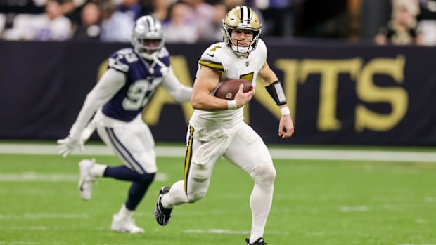 Taysom Hill (7) of the New Orleans Saints breaks a long gain against the Dallas Cowboys 