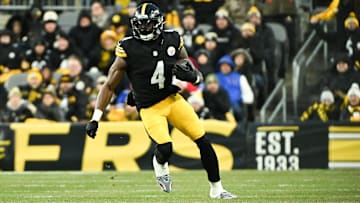 DK Metcalf wore special cleats to support military veterans on Sunday against the Bills. 