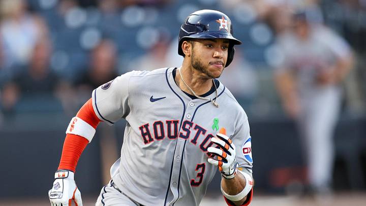 Houston Astros shortstop Jeremy Pena (3) singles