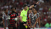 Flamengo e Fluminense se enfrentam pela rodada 30 do Brasileirão