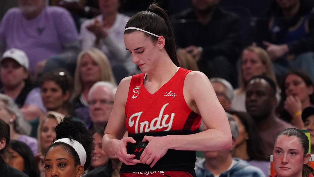 May 28, 2026; San Francisco, California, USA;  Indiana Fever guard Caitlin Clark (22) puts on a Hyperice device to help with her back injury in the second quarter against the Golden State Valkyries at Chase Center. Mandatory Credit: David Gonzales-Imagn Images