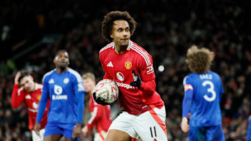 Joshua Zirkzee celebrates his equalizer against Leicester 