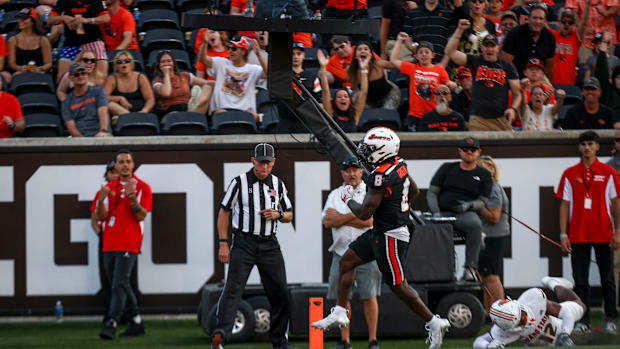 Oregon State Beavers running back Jam Griffin (8) scores a touchdown during the second half of the game on Saturday, Aug. 31,