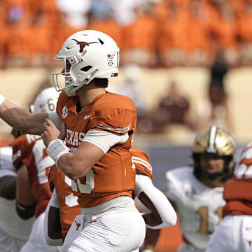 Texas Longhorns quarterback Arch Manning (16) throws a pass during the first half against the Vanderbilt Commodores