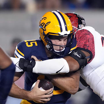 San Diego State linebacker Tano Letuli (right) sacks Cal quarterback Fernando Mendoza