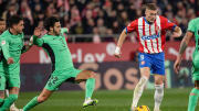 Mario Hermoso (L) of Atlético de Madrid and Artem Dovbyk (R...