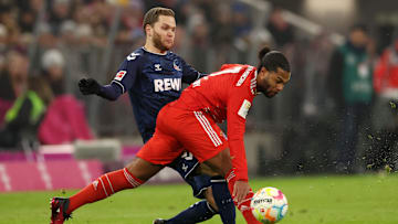 Benno Schmitz im Zweikampf mit Serge Gnabry