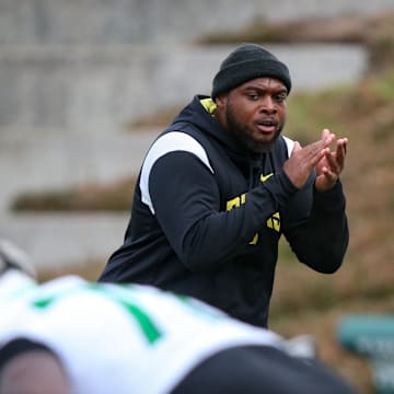 Oregon offensive line coach A'lique Terry leads a workout during spring practice with the Ducks in Eugene, Ore. Thursday, April, 13, 2023.

Sports Oregon Spring Practice