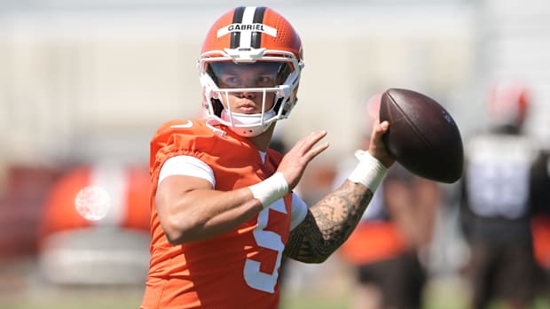 Cleveland Browns Dillon Gabriel Oregon Ducks NFL AFC North Shedeur Sanders Joe Flacco Kenny Pickett Deshaun Watson Big Ten