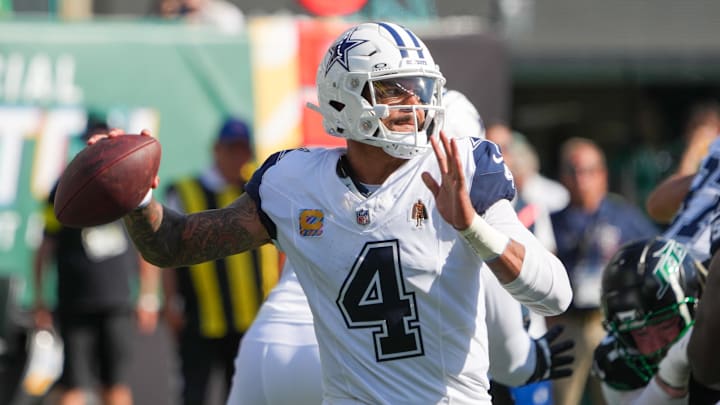 Dallas Cowboys quarterback Dak Prescott throws downfield against the New York Jets during the first half at MetLife Stadium.