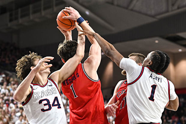 Gonzaga's Braden Huff (34) and Michael Ajayi (1).