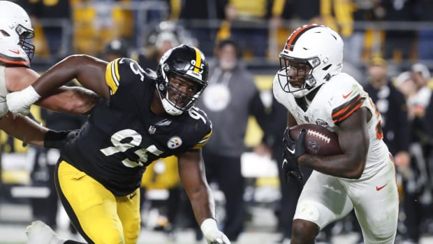 Sep 18, 2023; Pittsburgh, Pennsylvania, USA;  Cleveland Browns running back Jerome Ford (34) carries the ball against Pittsbu
