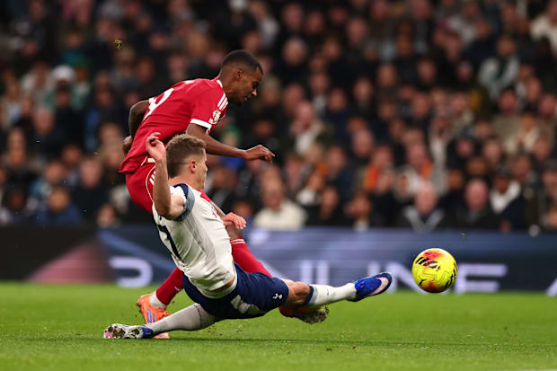 Alexander Isak, Micky van de Ven