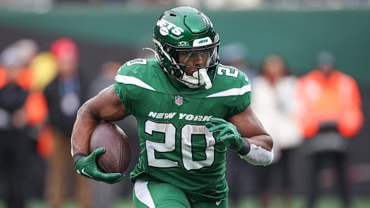 Dec 24, 2023; East Rutherford, New Jersey, USA; New York Jets running back Breece Hall (20) carries the ball during the first half against the Washington Commanders at MetLife Stadium. Mandatory Credit: Vincent Carchietta-Imagn Images 