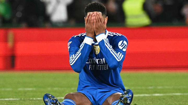 Jude Bellingham se lamenta, luego de una falla en el partido entre el Real Madrid y el Elche.