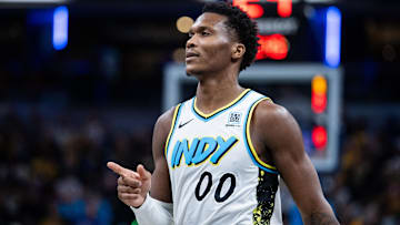 Indiana Pacers wing Bennedict Mathurin (00).