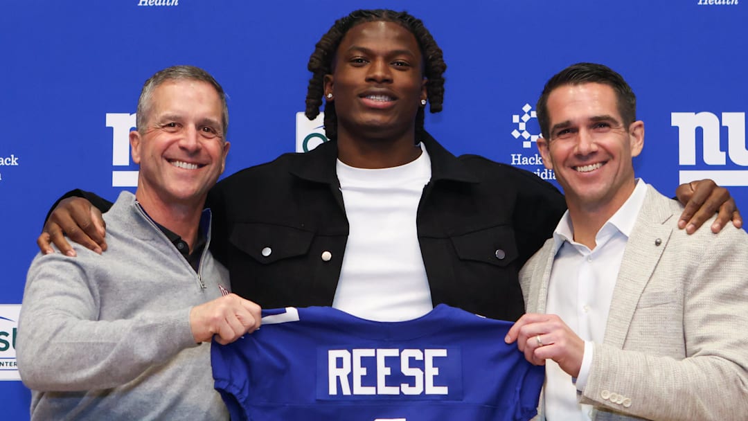 Apr 24, 2026; East Rutherford, NJ, USA; New York Giants draft pick Arvell Reese, Head Coach John Harbaugh (left) and General Manager Joe Schoen (right) pose for a photo during the introductory press conference at Quest Diagnostics Training Center. Mandatory Credit: Tom Horak-Imagn Images