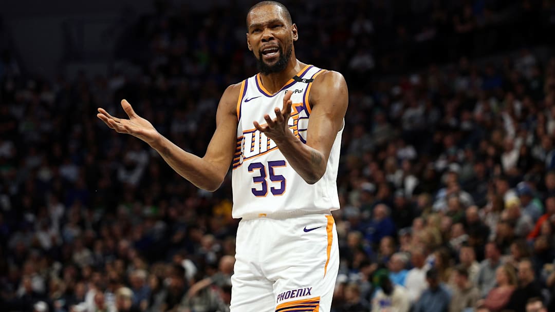 Phoenix Suns v Minnesota Timberwolves