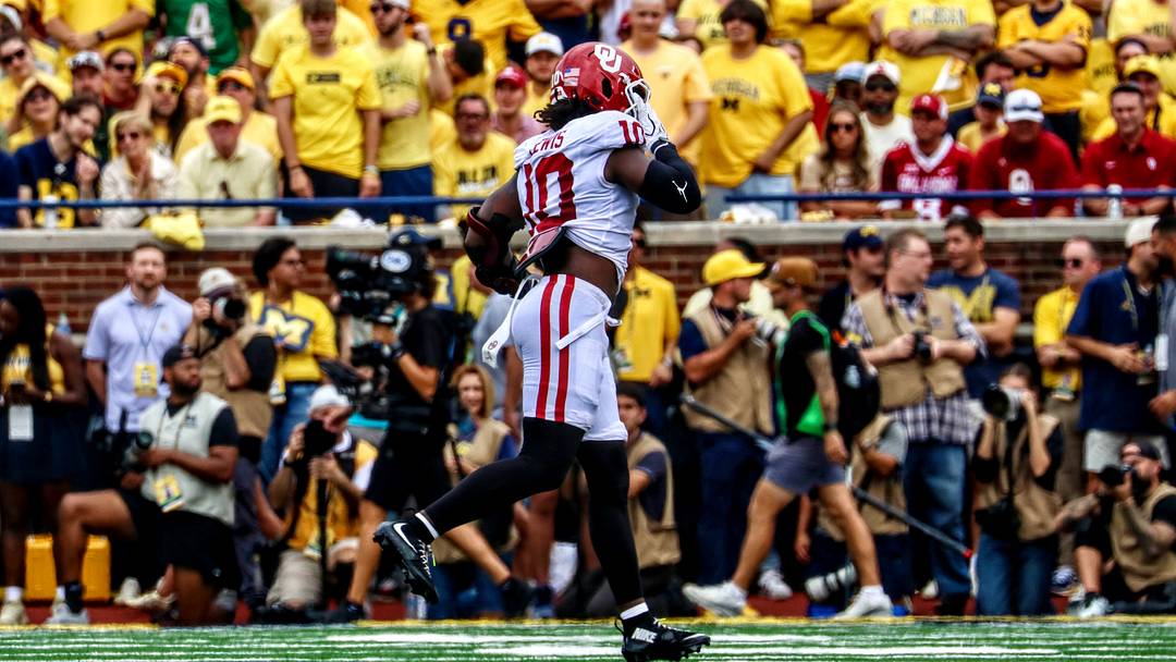 Oklahoma linebacker Kip Lewis trots off the field after suffering an injury against Michigan. Oklahoma linebacker Kip Lewis trots off the field after suffering an injury against Michigan.