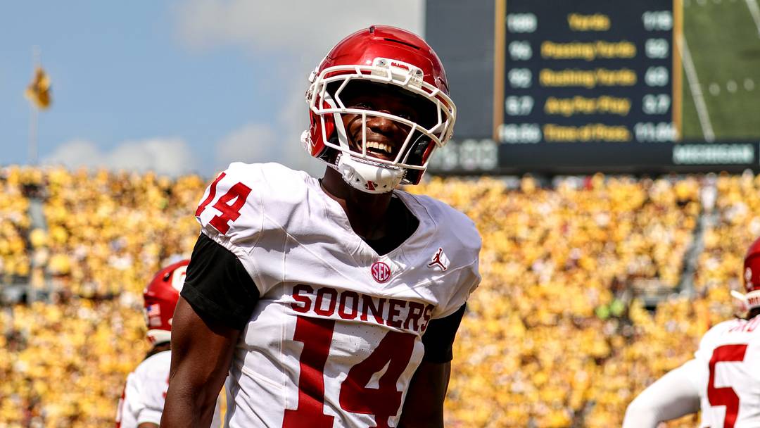 Oklahoma wide receiver Elijah Thomas competes against Michigan. Oklahoma wide receiver Elijah Thomas competes against Michigan.