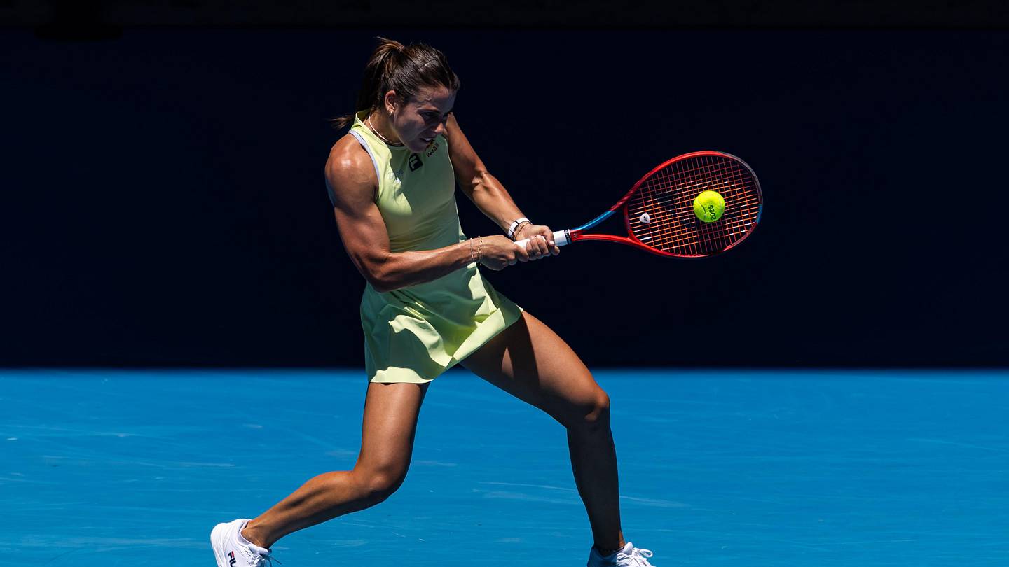 Australian Open: Emma Navarro Advances, Danielle Collins Eliminated