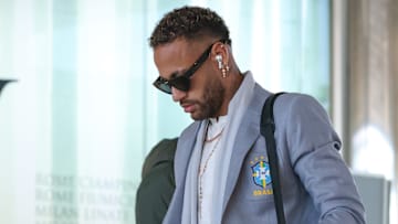 Neymar qui écoute  de la musique