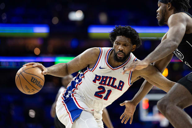 76ers center Joel Embiid controls the ball against Nets center Day'Ron Sharpe.