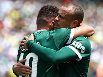 Mayke perdeu espaço e atualmente é reserva no time de Abel Ferreira