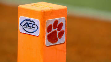General view of a pylon with the ACC logo