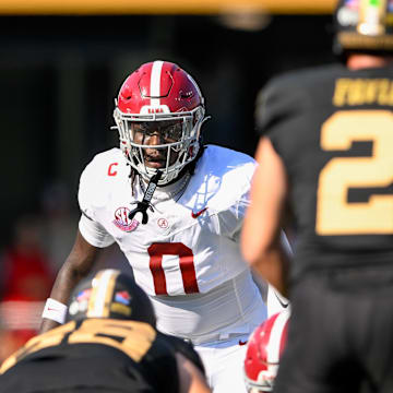 Oct 5, 2024; Nashville, Tennessee, USA;  Alabama Crimson Tide linebacker Deontae Lawson (0) sneaks a peek into the backfield against the Vanderbilt Commodores during the first half at FirstBank Stadium. Mandatory Credit: Steve Roberts-Imagn Images