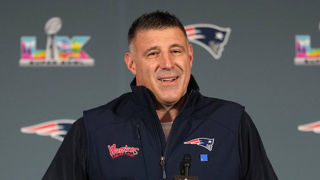 New England Patriots head coach Mike Vrabel talks to media members.
