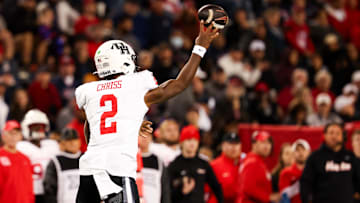 Houston Cougars quarterback Zeon Chriss (2) has attempted just 82 passes this season.