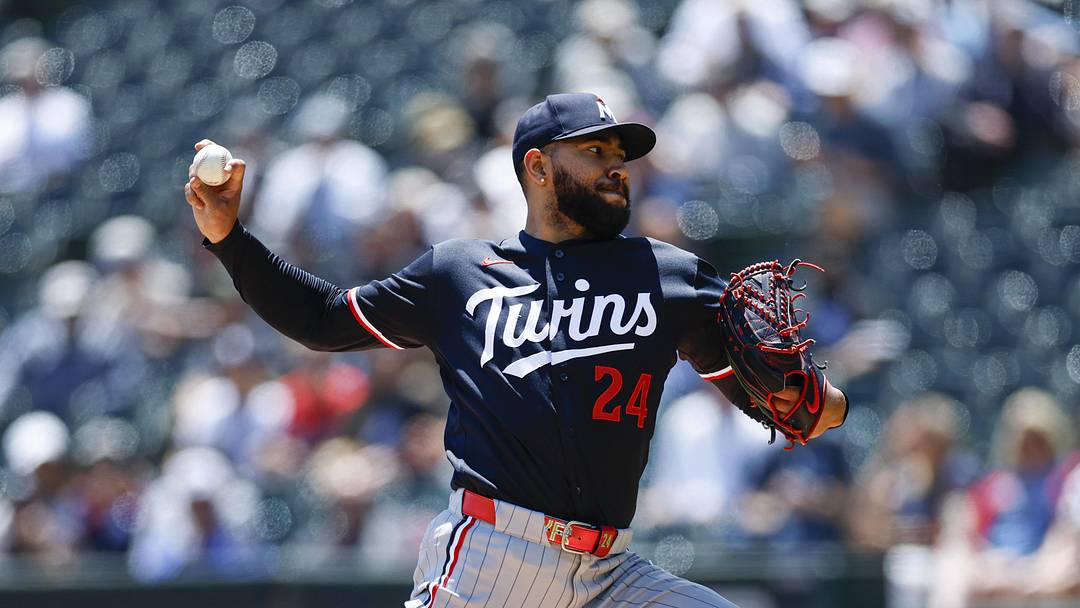 May 28, 2026; Chicago, Illinois, USA; Minnesota Twins starting pitcher Simeon Woods Richardson (24) delivers a pitch against the Chicago White Sox during the first inning at Rate Field. Mandatory Credit: Kamil Krzaczynski-Imagn Images May 28, 2026; Chicago, Illinois, USA; Minnesota Twins starting pitcher Simeon Woods Richardson (24) delivers a pitch against the Chicago White Sox during the first inning at Rate Field. Mandatory Credit: Kamil Krzaczynski-Imagn Images