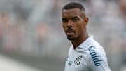 Menino da Vila, lateral Lucas Pires tem sido um dos destaques do Peixe na temporada