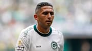 Goiás, de Danilo Barcelos, venceu o arquirrival Atlético-GO por 2 a 1
