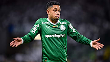 Vitor Roque évolue à Palmeiras.
