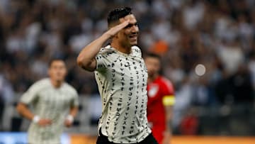 Corinthians encaminha acordo com Balbuena