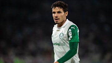 Raphael Veiga atravessa momento de baixa no Palmeiras 