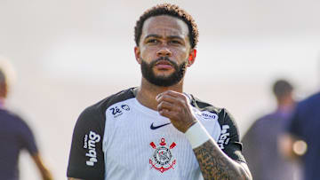 Com entorse no joelho, Memphis desfalca o Corinthians no Mineirão