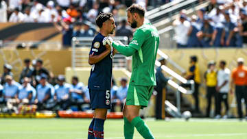 Gianluigi Donnarumma (r.) steht auf der Wunschliste von Galatasaray